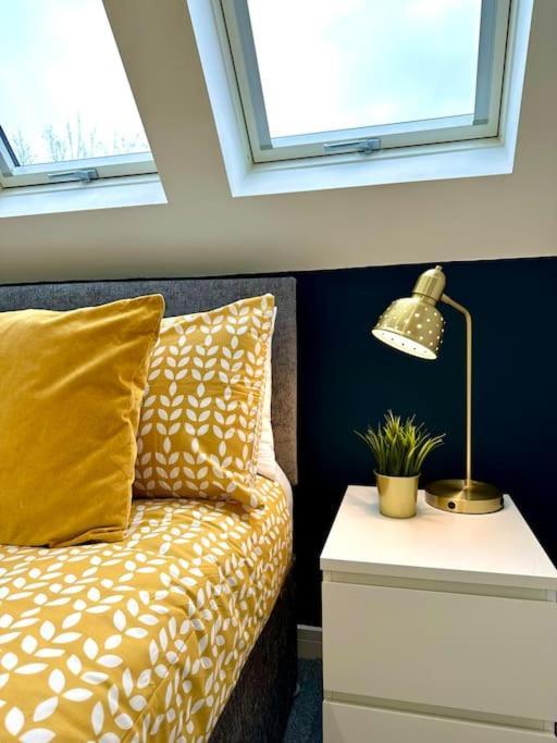 Massive New 8 Bedroom House Sleeps Up To 21 - Accepts Groups - Great Location - Free Parking - Fast Wifi - Smart Tvs - Sleeps Up To 21 People - Close To Bournemouth & Poole Town Centre & Sandbanks Luaran gambar