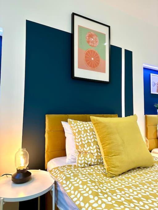 Massive New 8 Bedroom House Sleeps Up To 21 - Accepts Groups - Great Location - Free Parking - Fast Wifi - Smart Tvs - Sleeps Up To 21 People - Close To Bournemouth & Poole Town Centre & Sandbanks Luaran gambar