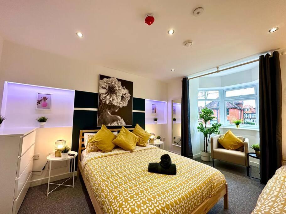 Massive New 8 Bedroom House Sleeps Up To 21 - Accepts Groups - Great Location - Free Parking - Fast Wifi - Smart Tvs - Sleeps Up To 21 People - Close To Bournemouth & Poole Town Centre & Sandbanks Luaran gambar