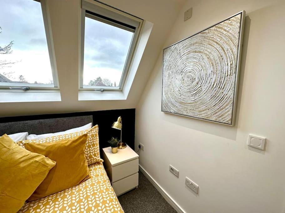 Massive New 8 Bedroom House Sleeps Up To 21 - Accepts Groups - Great Location - Free Parking - Fast Wifi - Smart Tvs - Sleeps Up To 21 People - Close To Bournemouth & Poole Town Centre & Sandbanks Luaran gambar