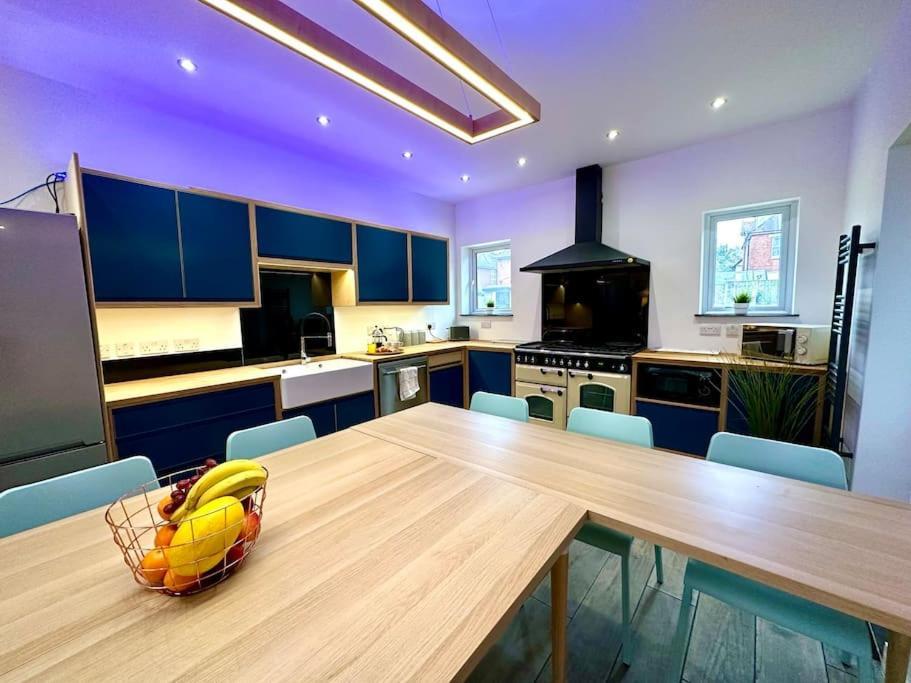 Massive New 8 Bedroom House Sleeps Up To 21 - Accepts Groups - Great Location - Free Parking - Fast Wifi - Smart Tvs - Sleeps Up To 21 People - Close To Bournemouth & Poole Town Centre & Sandbanks Luaran gambar